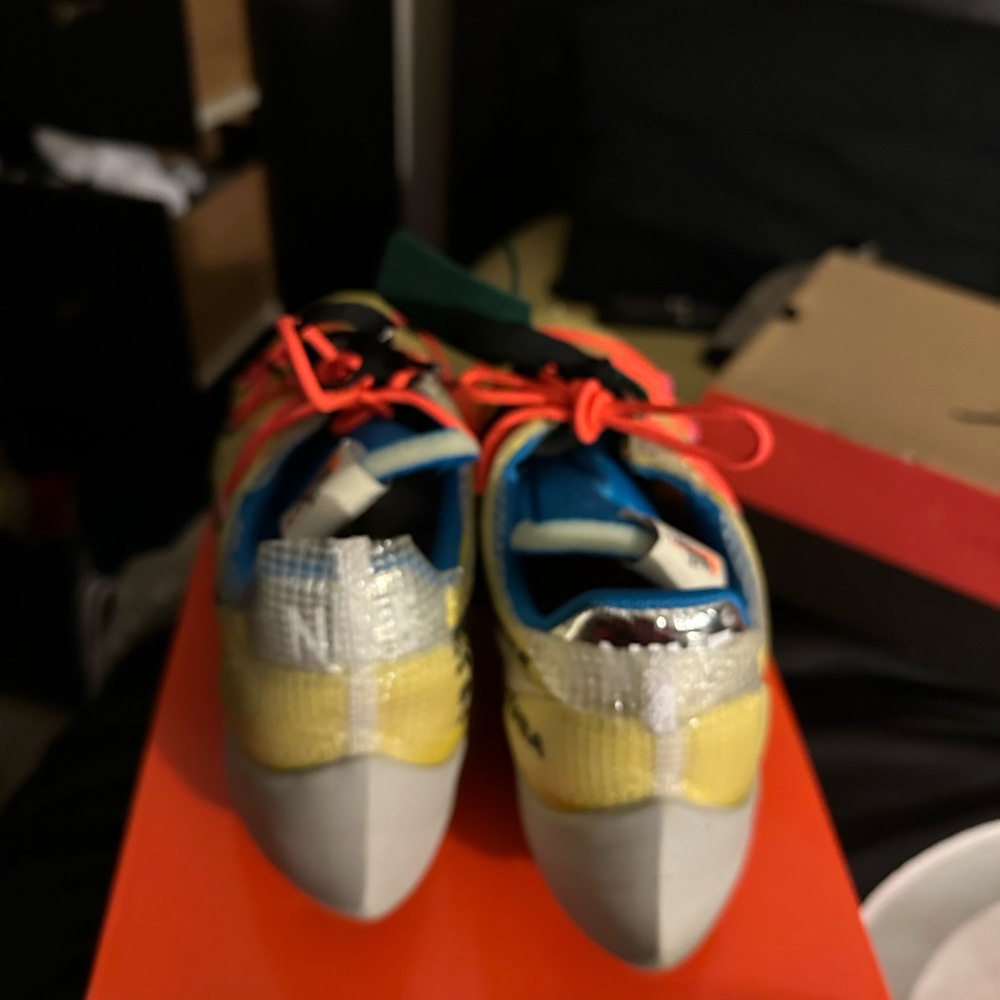 Off whites - Picture 4 of 9